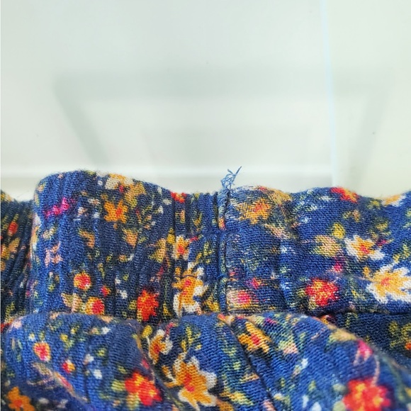 Matching set American eagle with button down top and soft shorts - Picture 10 of 11